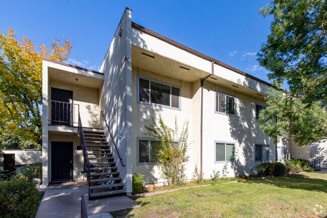 11813 Runnymede St - Heatherdale