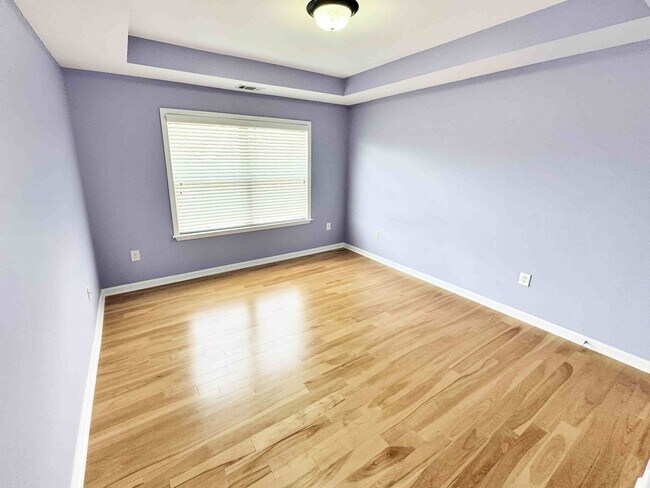 Building Photo - 6BR, 4BA, In-Law Suite