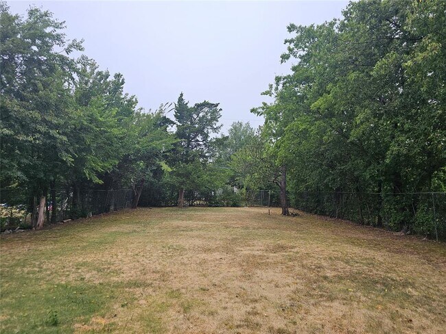 Building Photo - 1112 Jet Dr