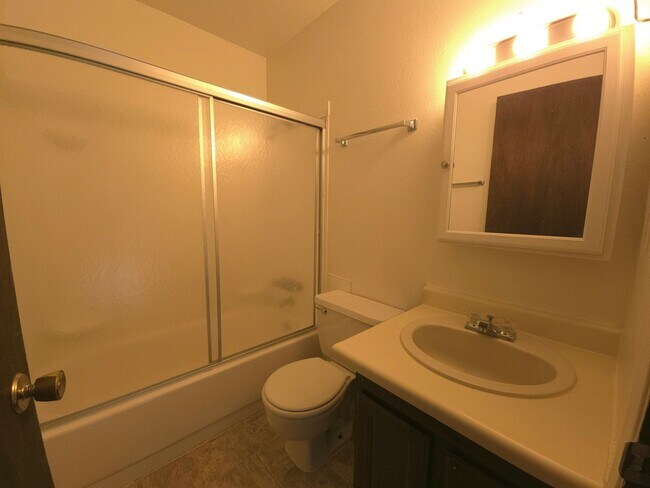 Building Photo - 2645-2647 Pine St