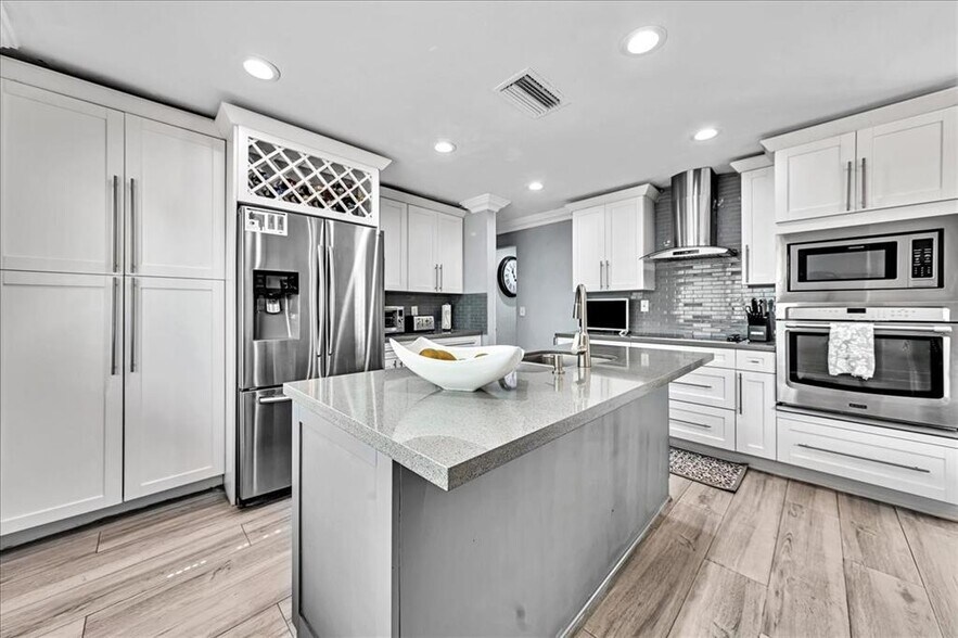 Primary Photo - 5113 NW 65th Ave
