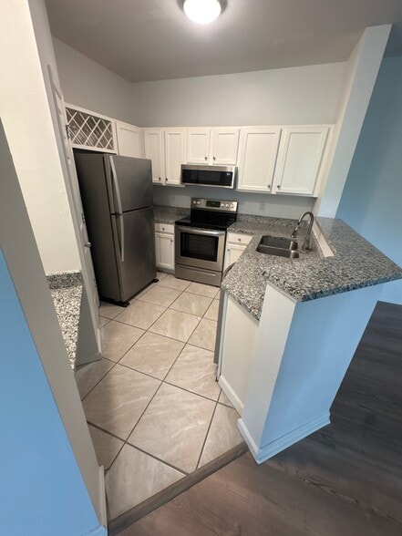 Building Photo - 310 Riverbend Dr