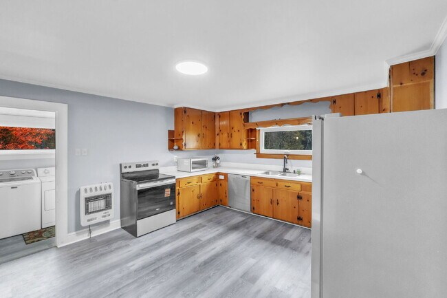 Building Photo - Warm & Welcoming 2 Bed, 2 Bath Home with Solar Panels and Spacious Yard