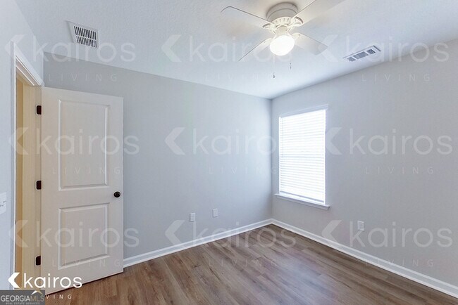 Building Photo - 15 Bungalow Cir