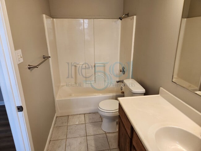 Building Photo - Ready For Showings! Great Find In North Little Rock