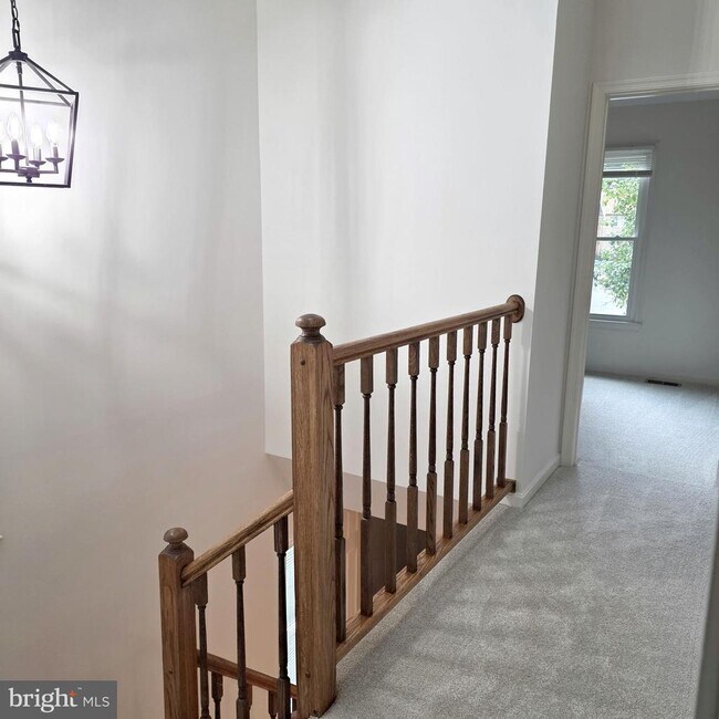 Building Photo - 10617 Pine Haven Terrace