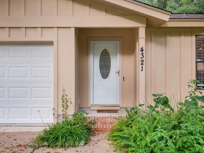 Building Photo - 4321 Snoopy Ln