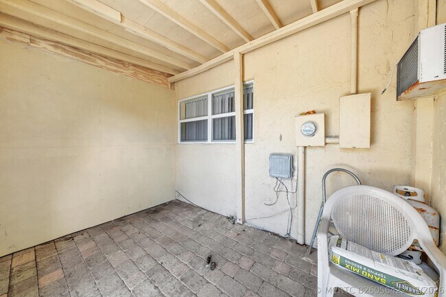 Building Photo - 221 NW 43rd Pl