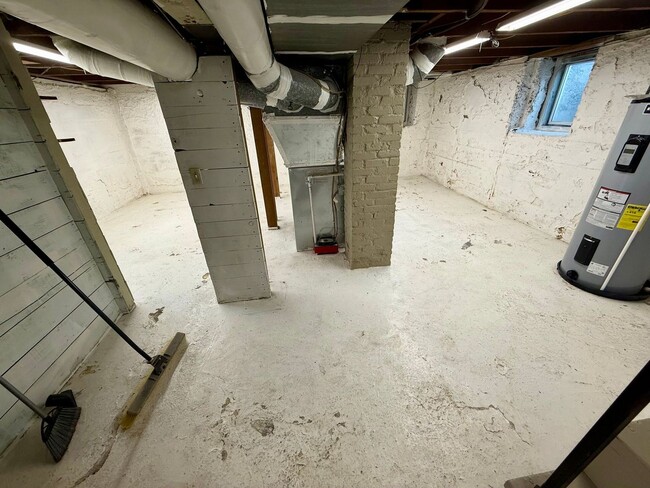 Building Photo - 508 6th Ave