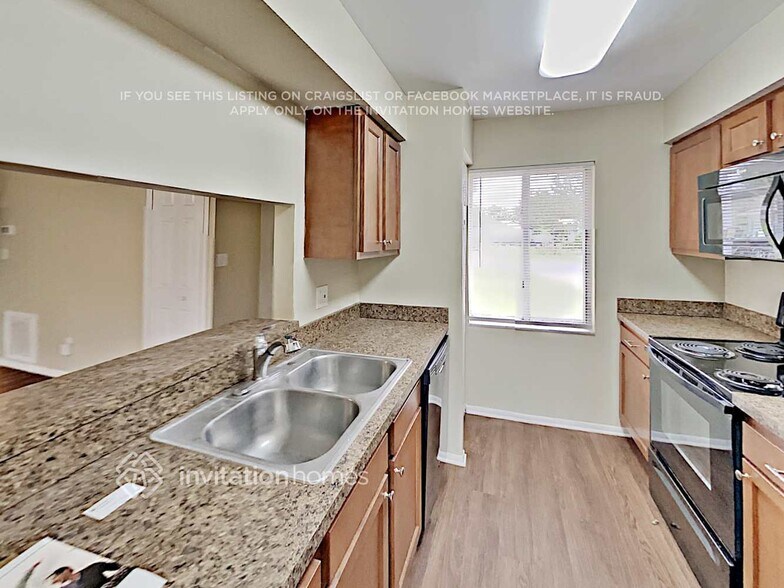 Building Photo - 105 Lake Ada Cir