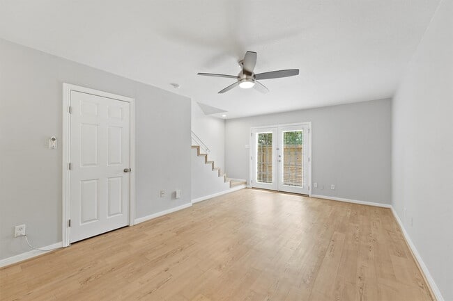 Building Photo - 424 15th St
