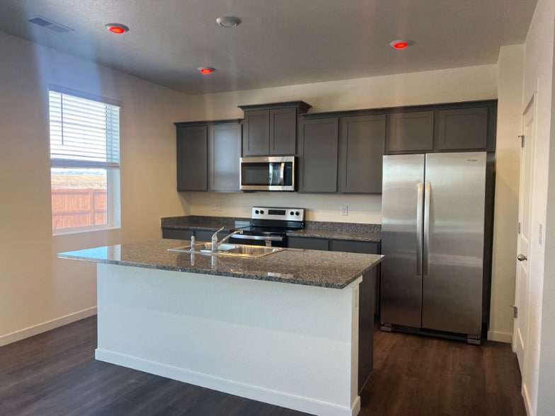 Building Photo - 6050 Amerifax Dr