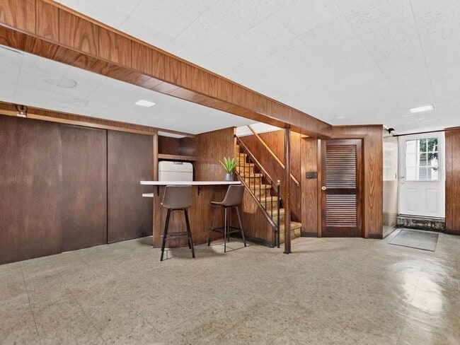 Building Photo - 77 Cabot St