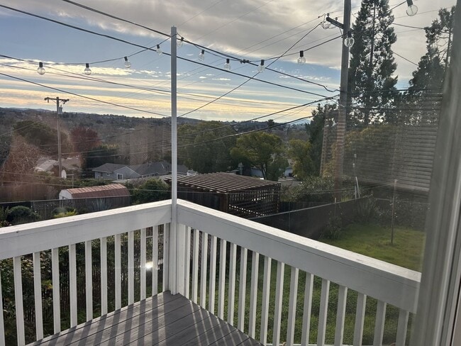 Building Photo - Well Maintained 3 Bedroom, 2 Bath Home