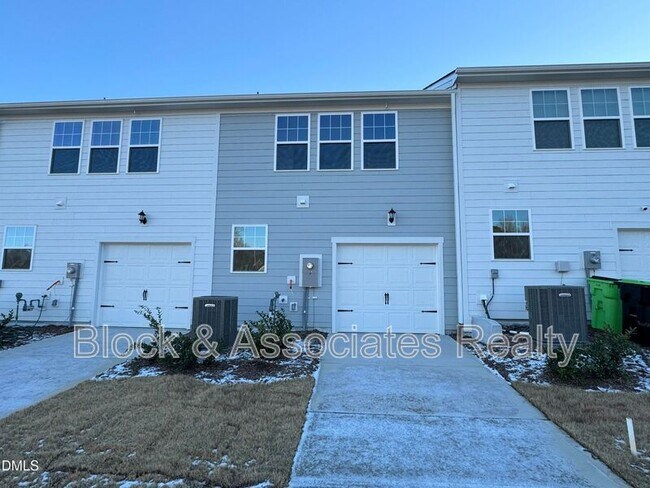 Building Photo - 460 La Maison Ave