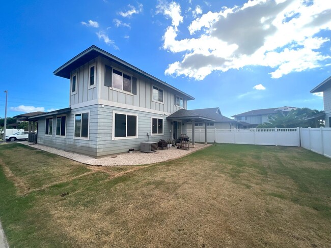 Building Photo - Large 4 bedroom 3 Bathroom house in Lahiki...