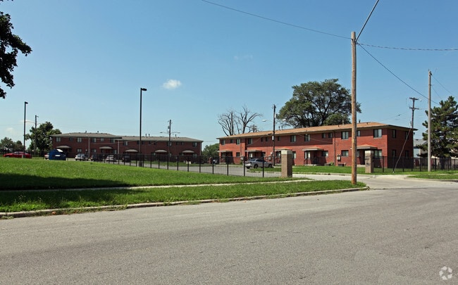 Primary Photo - 1103-1123 Woodland Ave