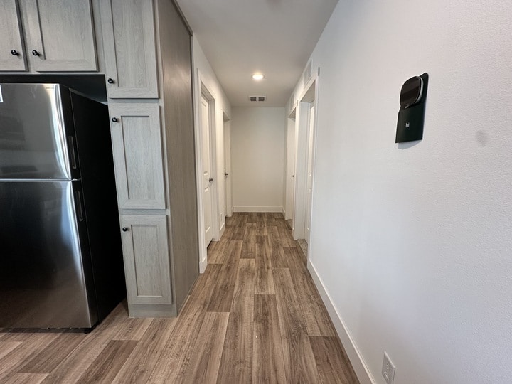 Building Photo - 7 Rainier St N