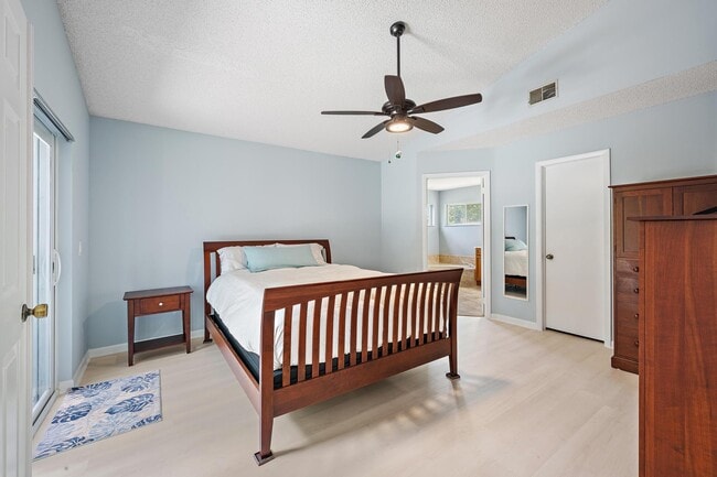 Building Photo - 9178 Beverly Ct