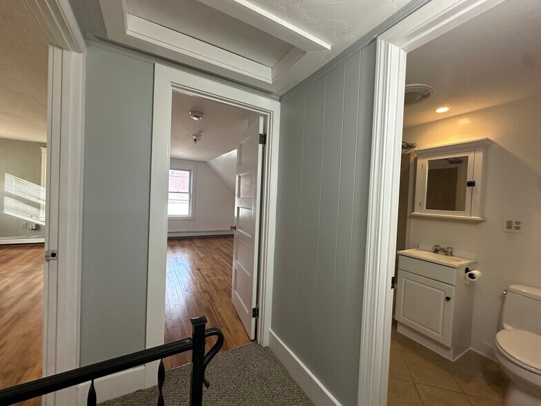 Building Photo - 192 Chapel St