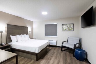Building Photo - Furnished Studio-Columbia - West - Stoneridge Dr.
