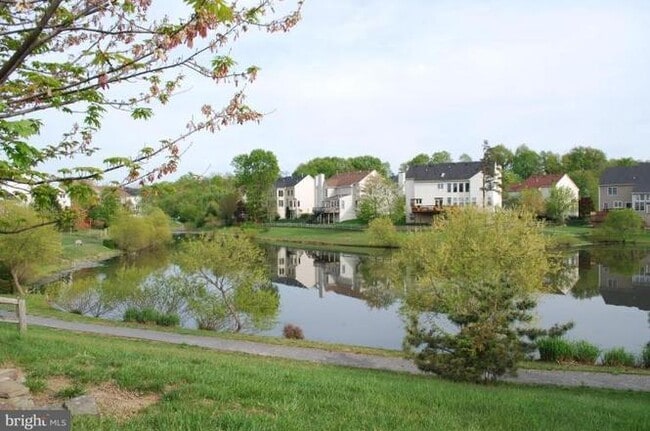Building Photo - 2410 Dakota Lakes Dr