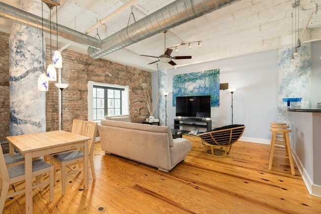 Building Photo - 104 Moody Ave