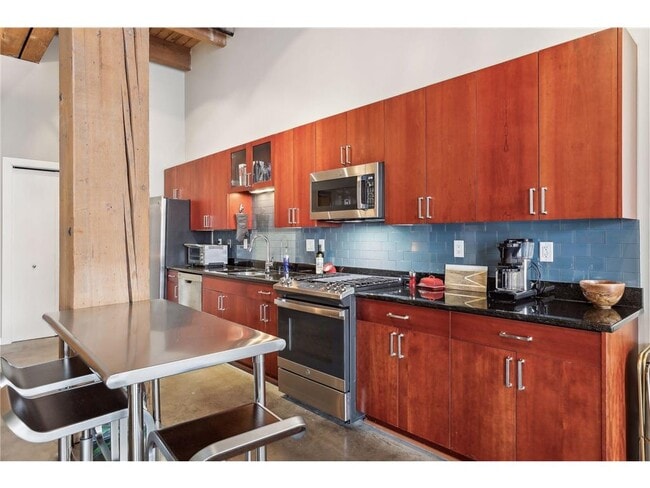 Building Photo - 404 N Washington Ave