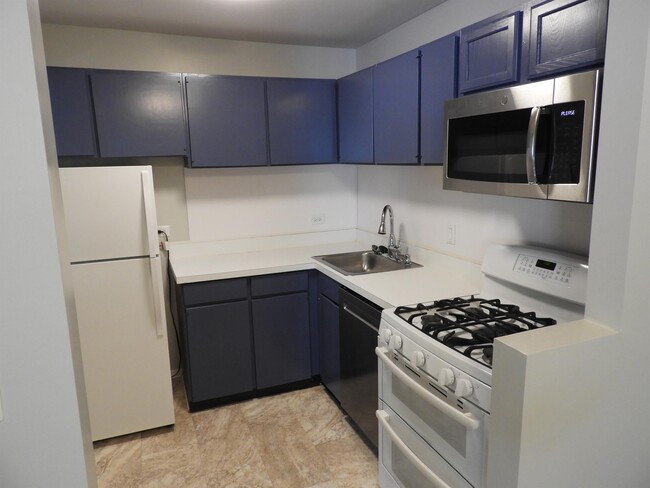 Building Photo - 511 1st St N