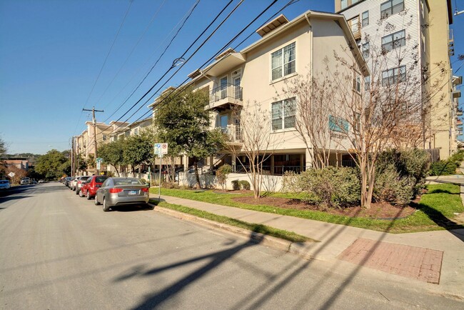 Building Photo - West Campus Gem!!!