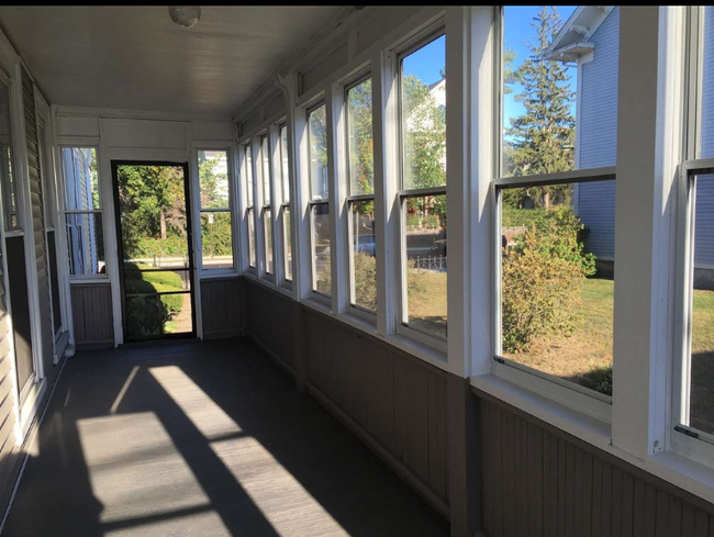 Private enclosed porch. - 68 walnut st