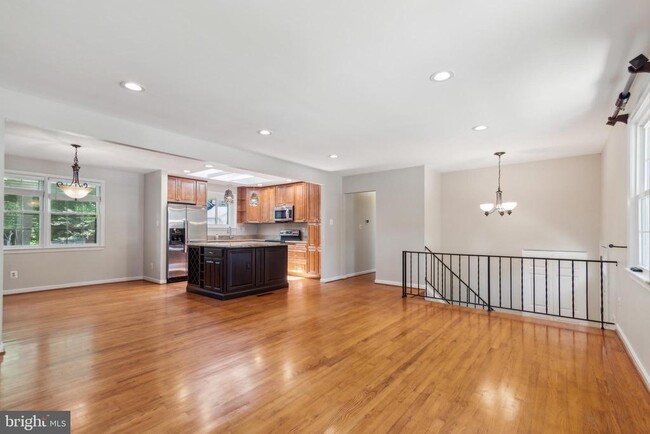 Building Photo - 8615 Regor Ln