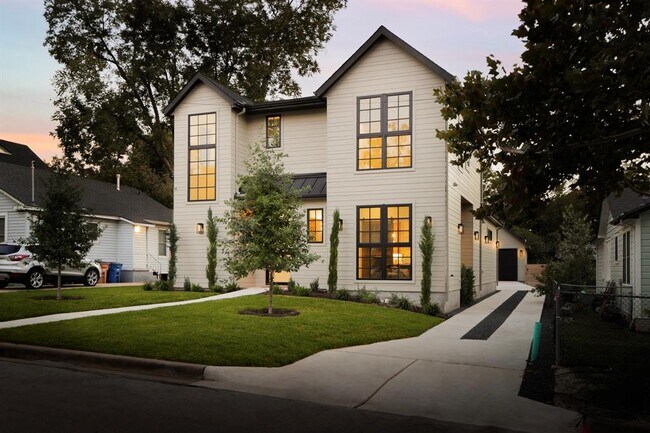 Building Photo - 603 E 47th St