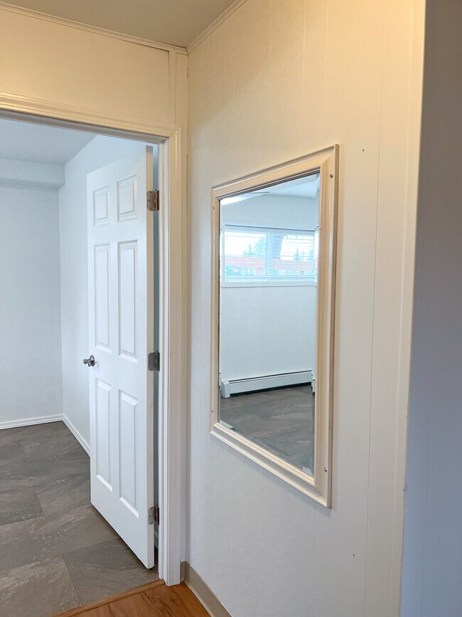 Building Photo - 4300 E 6th Ave