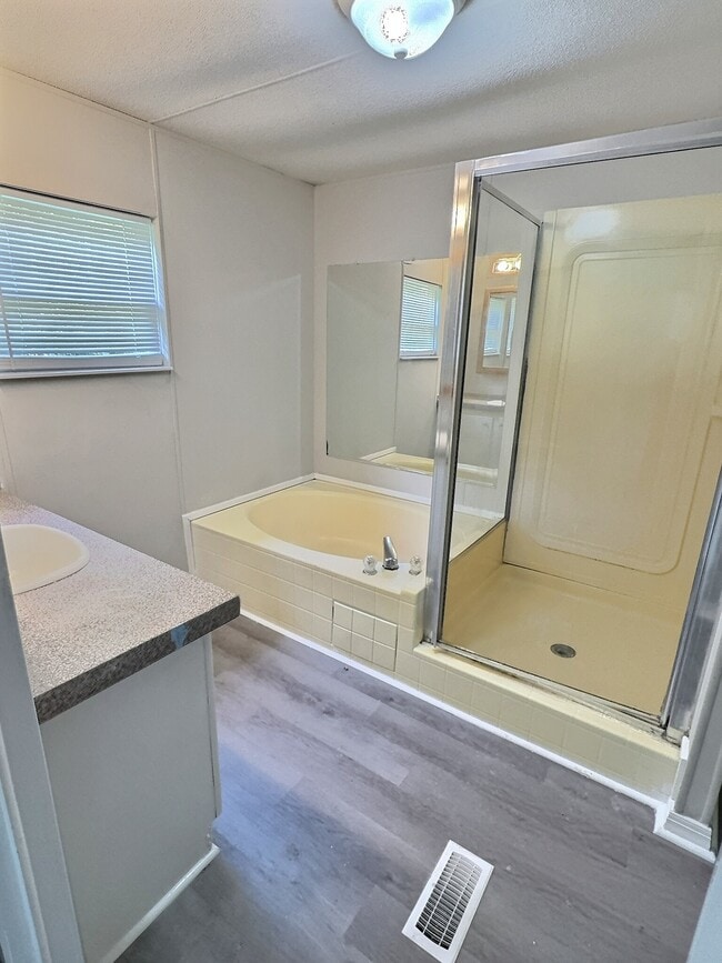 Building Photo - 953 Lucky Lane