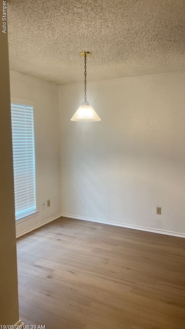 Building Photo - 6804 S Creek Dr