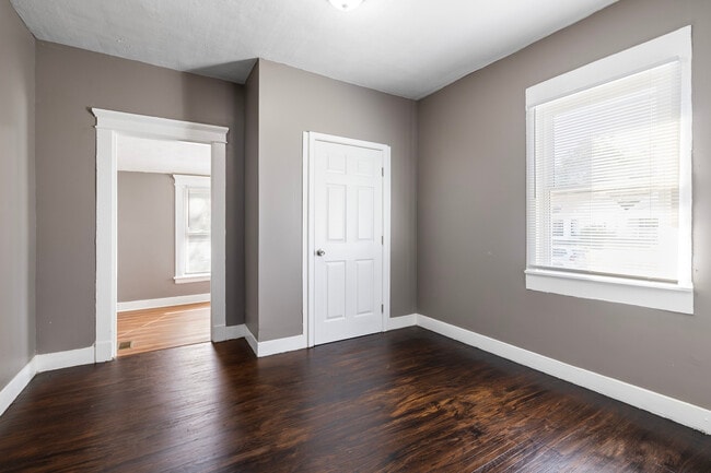 Building Photo - 835 S 38th St