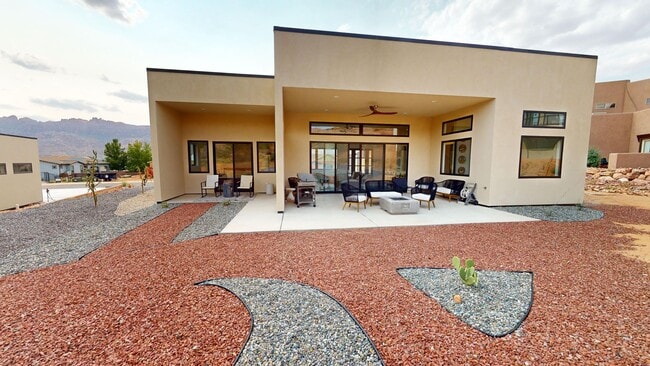 Building Photo - 2183 S Salida Del Sol