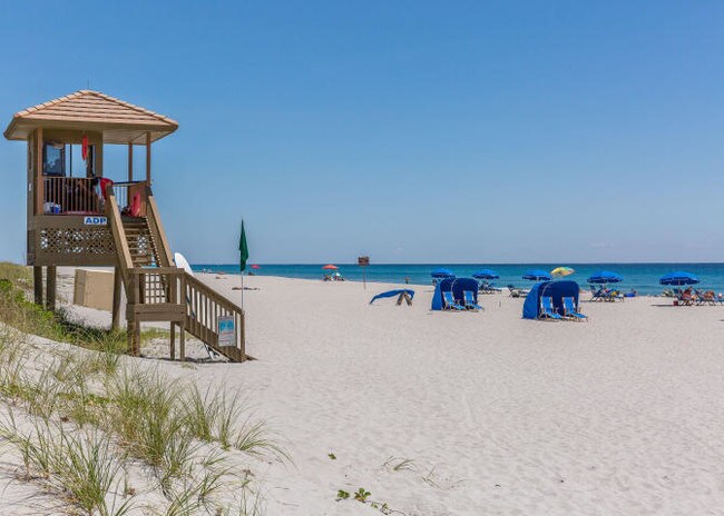 Primary Photo - 825 Egret Cir