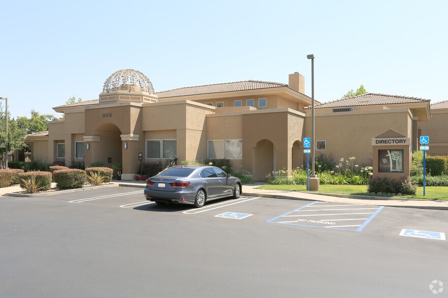 VINEYARD GATE APARTMENTS 1601 Vineyard Rd Roseville CA 95747