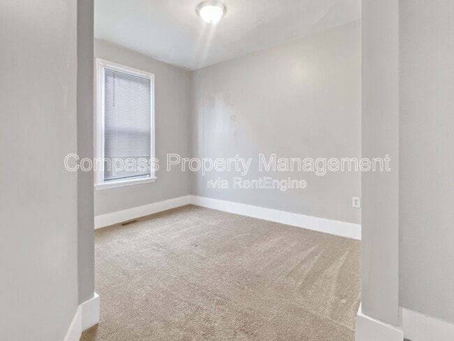 Building Photo - 209 Seward Ave NW