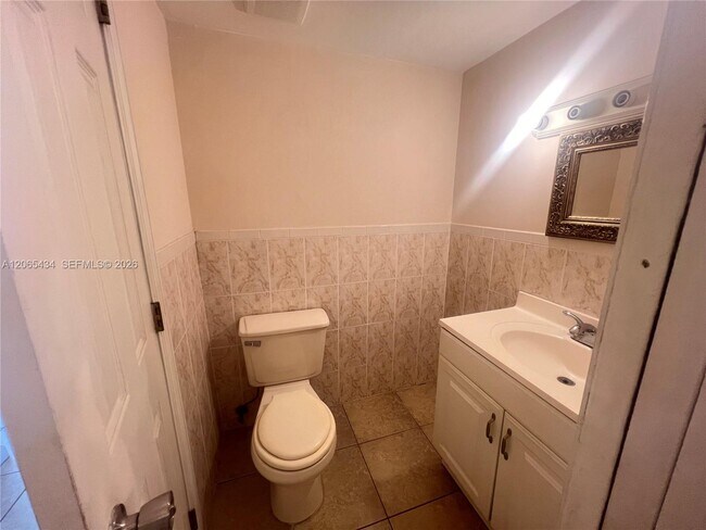 Building Photo - 12290 NE 11th Ct