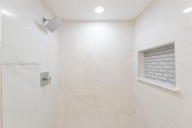 Building Photo - 2888 SW 17th St