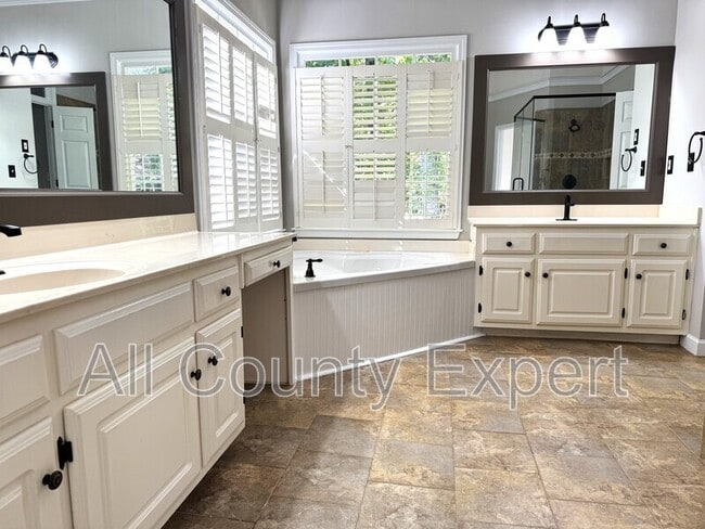 Building Photo - 4545 Sudbury Ct