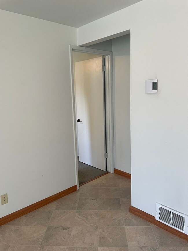 Building Photo - 2 BR/1.75 BA home in Edmonds