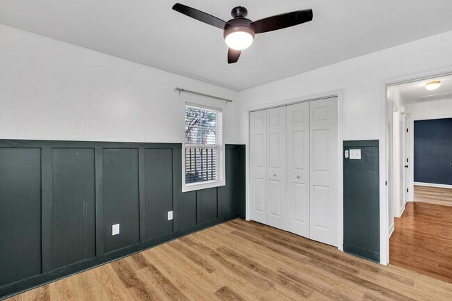 Building Photo - 3 bedroom with Community POOL!