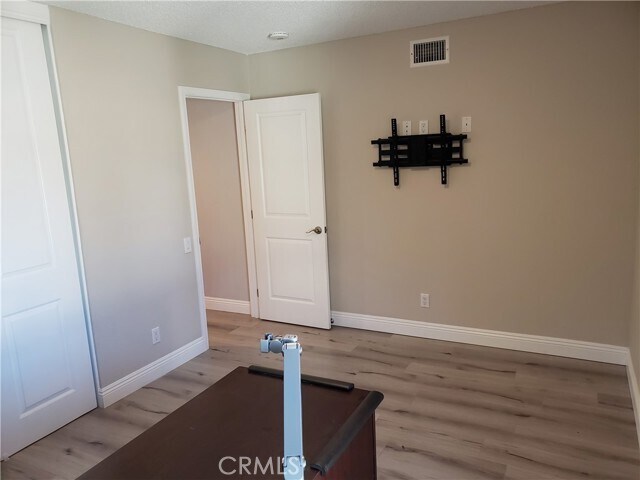 Building Photo - 2015 Clear River Ln