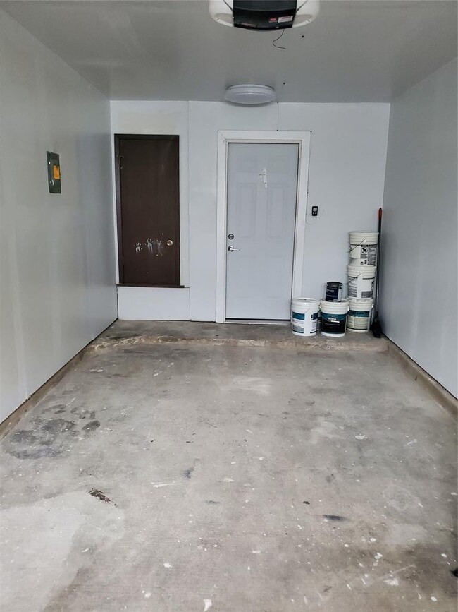 Building Photo - 807 Fernwood Cove