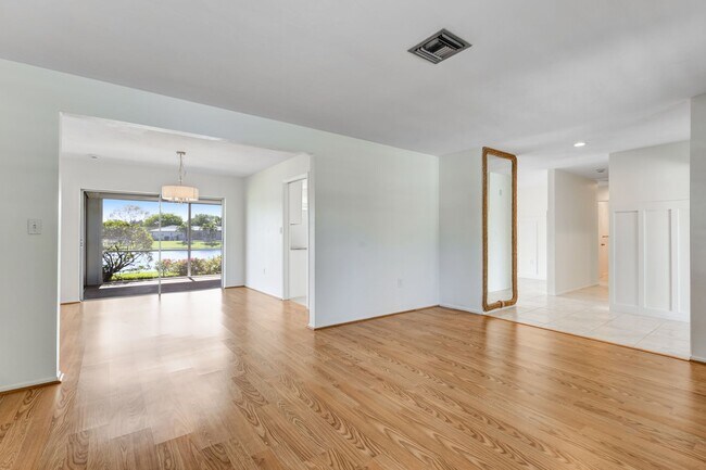 Building Photo - ** LAKEWOOD ** 3 BED / 2 BATH / GARAGE - SINGLE FAMILY HOME - GREAT LOCATION! - PET OK - ANNUAL R...