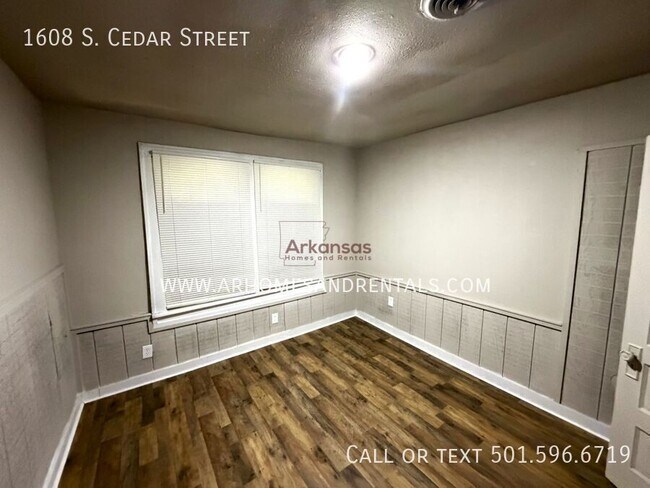 Building Photo - 1608 S Cedar St